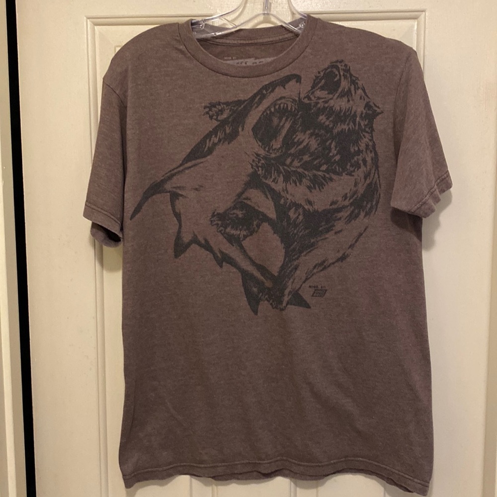 Ames Bros size M Shark fighting Bear
